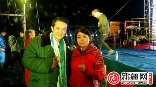 吐洪江和新疆网记者合影